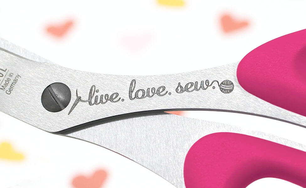 Stoffschere „live. love. sew.“